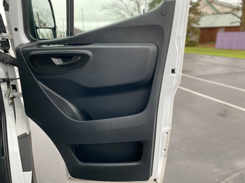 Used 2024 Mercedes-Benz Sprinter 2500 image 9