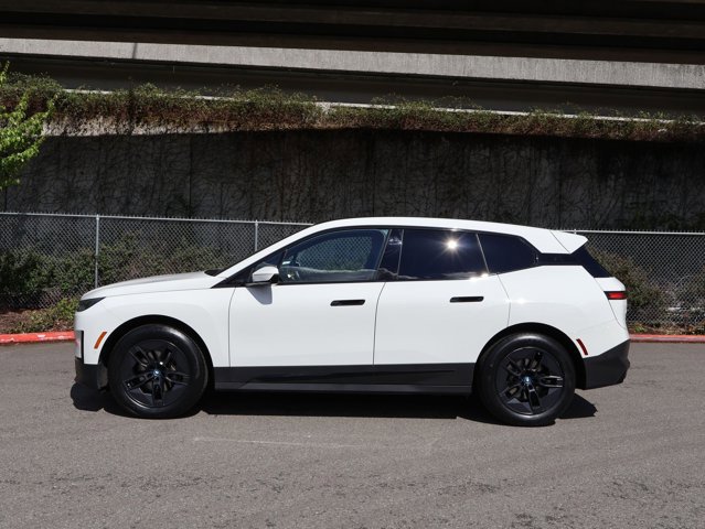 Used 2023 BMW iX xDrive50 w/ Premium Package image 11