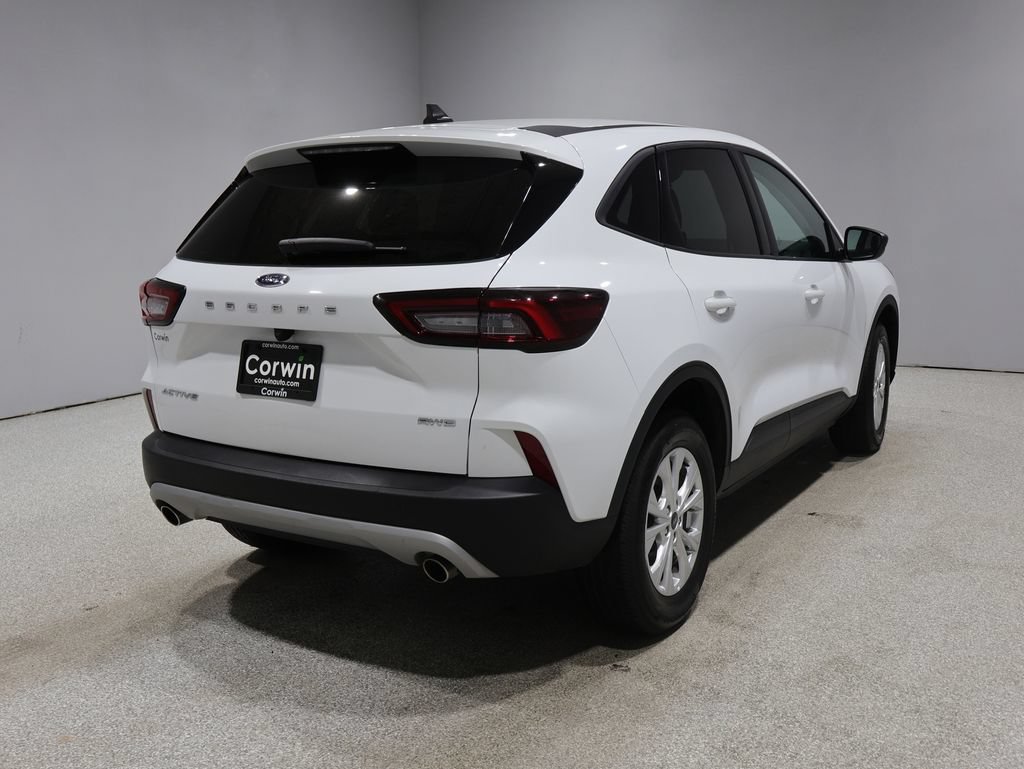 Used 2025 Ford Escape Active AWD/4WD image 2