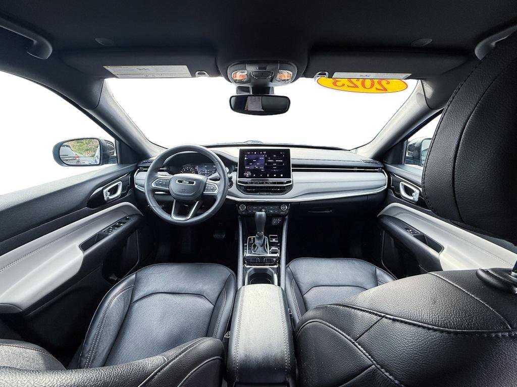 Used 2023 Jeep Compass Limited image 23