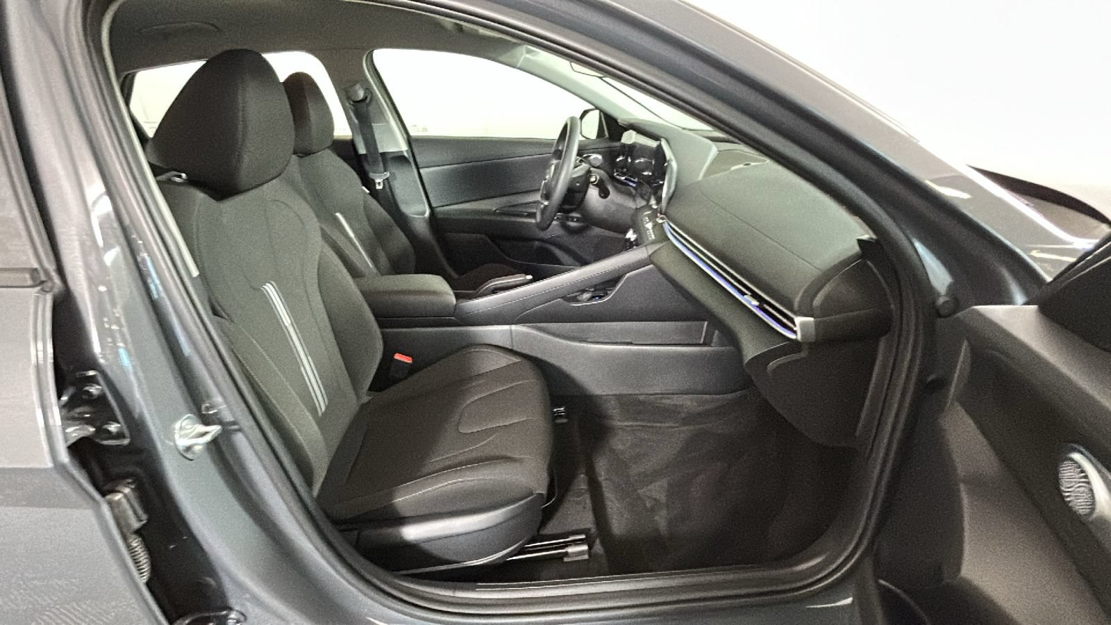 Used 2024 Hyundai Elantra SEL FWD image 33