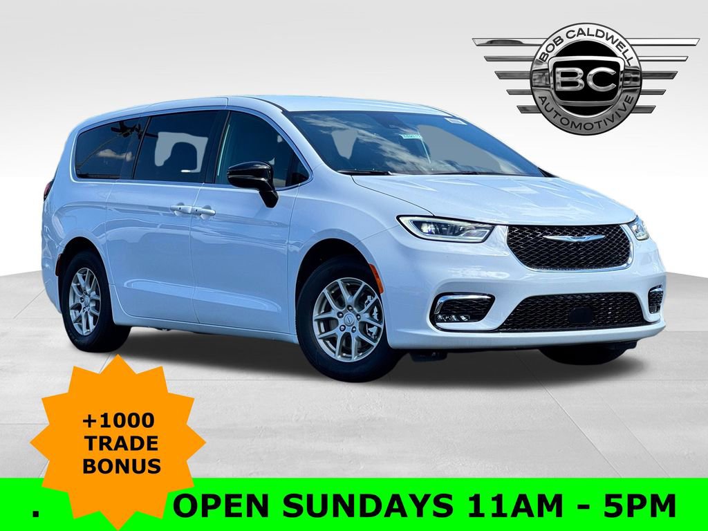 New 2026 Chrysler Pacifica Select image 1