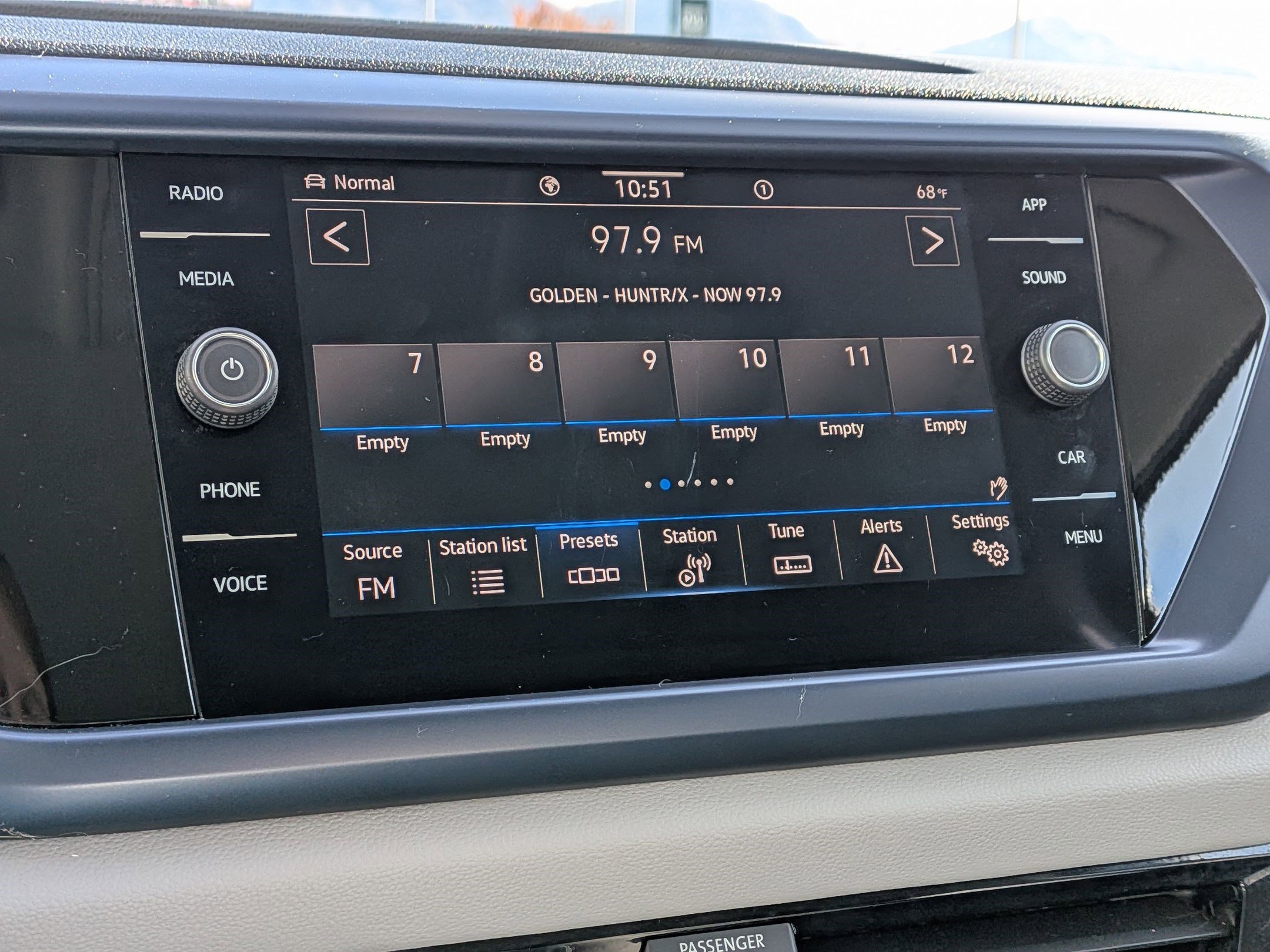 Certified 2023 Volkswagen Taos SE w/ Panoramic Sunroof Package image 22