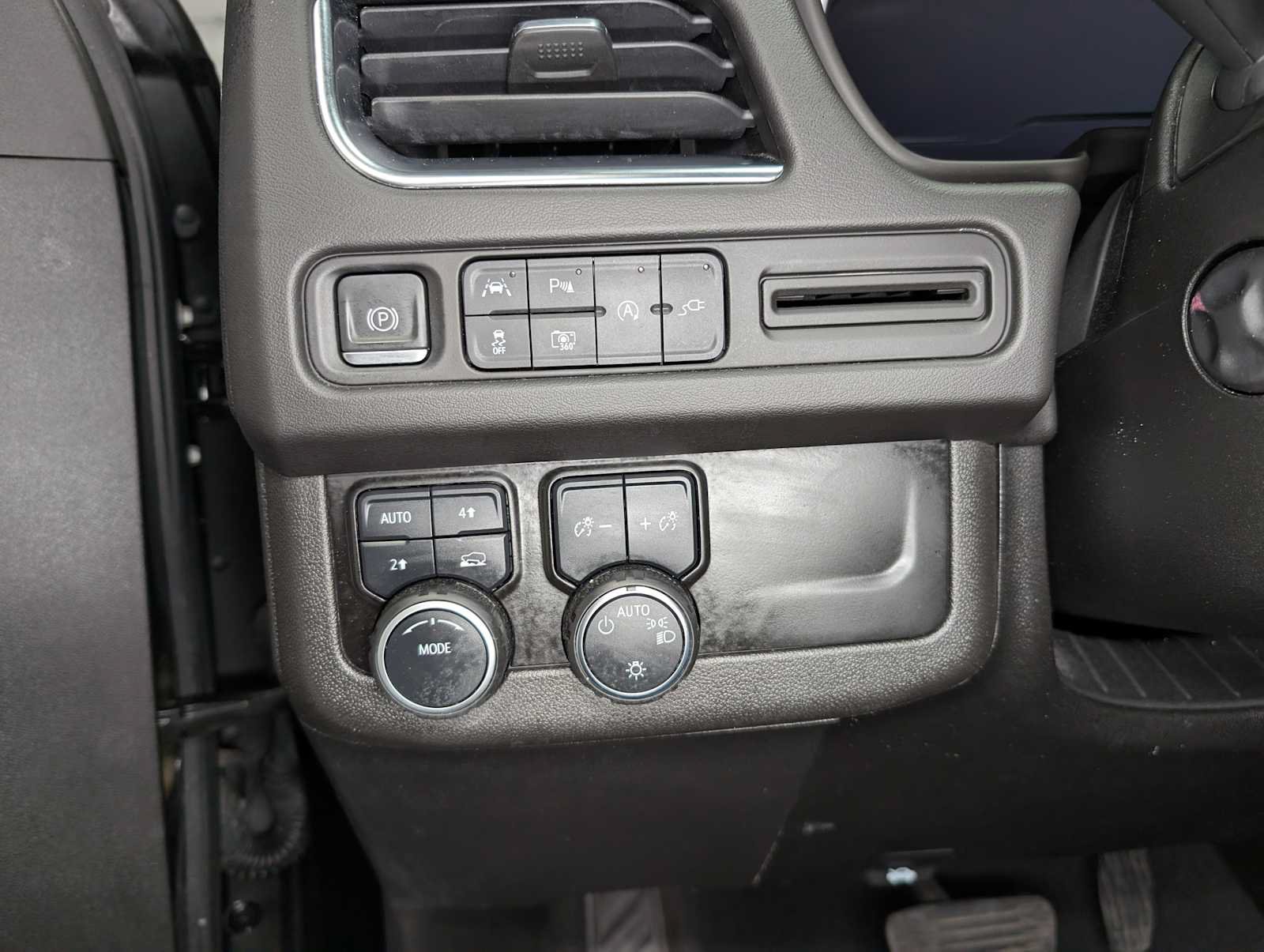 Used 2022 Chevrolet Tahoe RST w/ Luxury Package AWD/4WD image 40