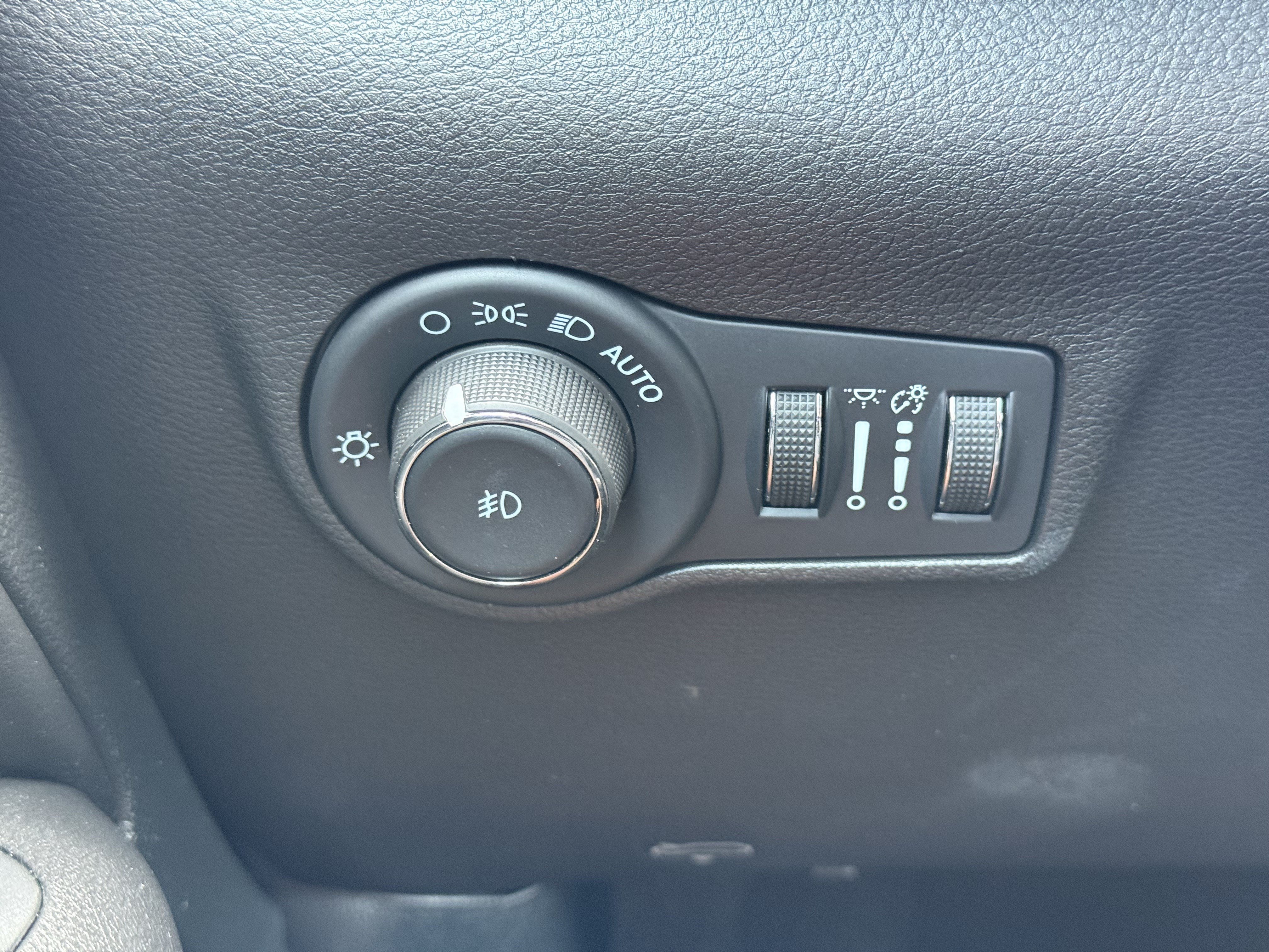 Used 2026 Jeep Compass Limited AWD/4WD image 27