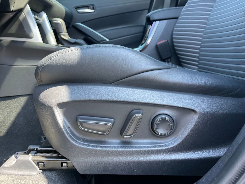 Used 2023 Toyota Corolla Cross XSE w/ Convenience Package image 27