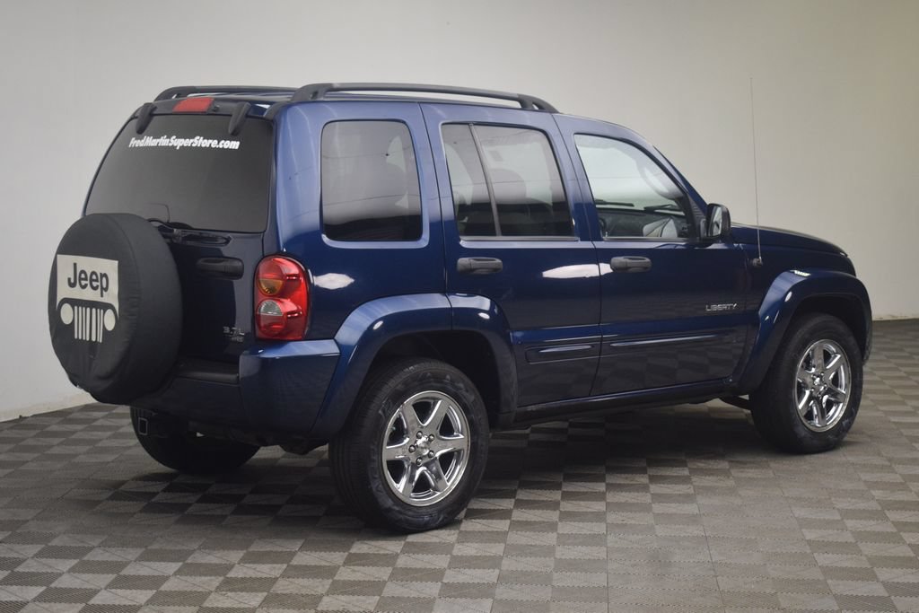 Used 2004 Jeep Liberty Limited w/ 17" Chrome Wheel & Tire Group AWD/4WD image 6