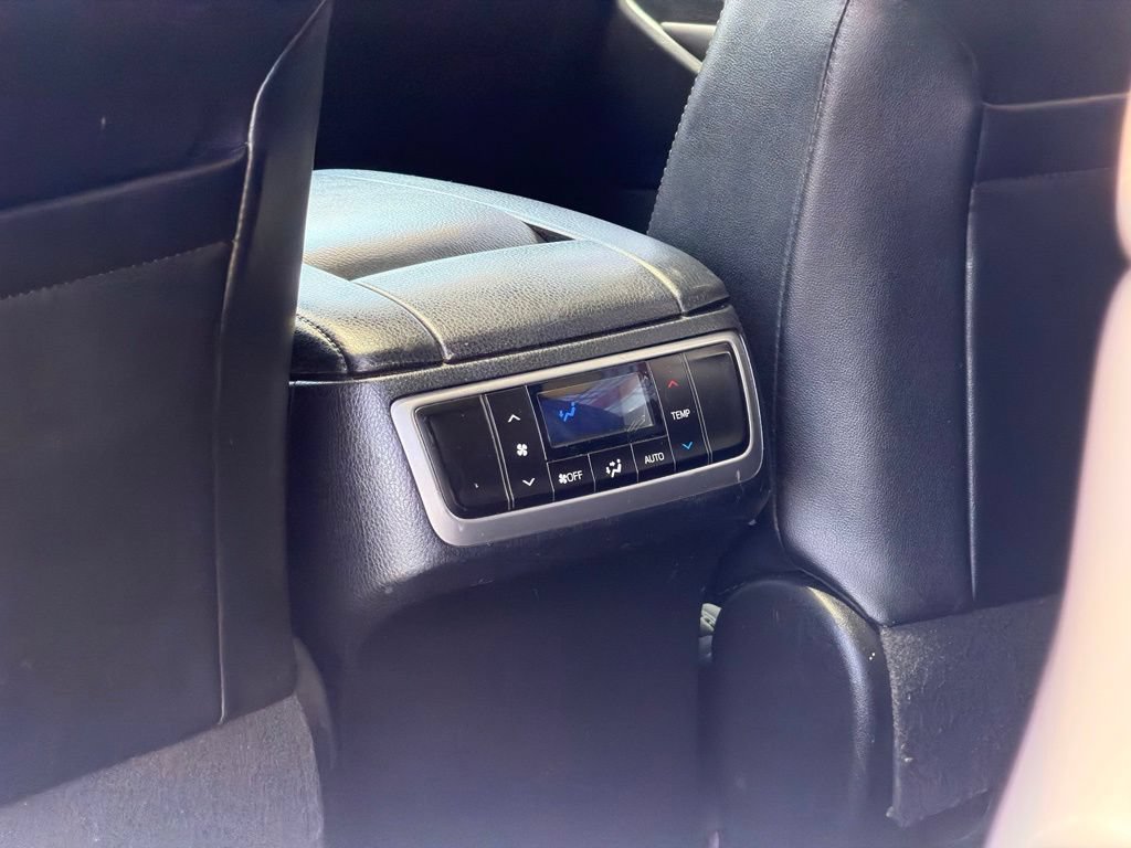 Used 2015 Toyota Highlander XLE FWD image 27