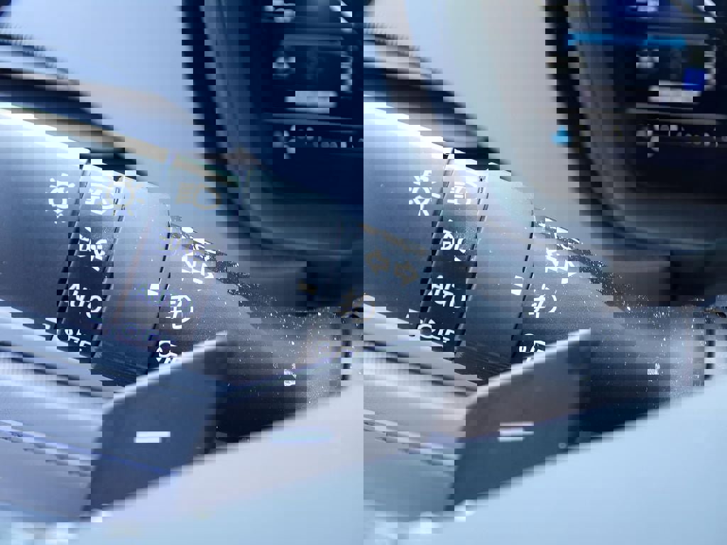 Certified 2025 Subaru Forester Limited image 24