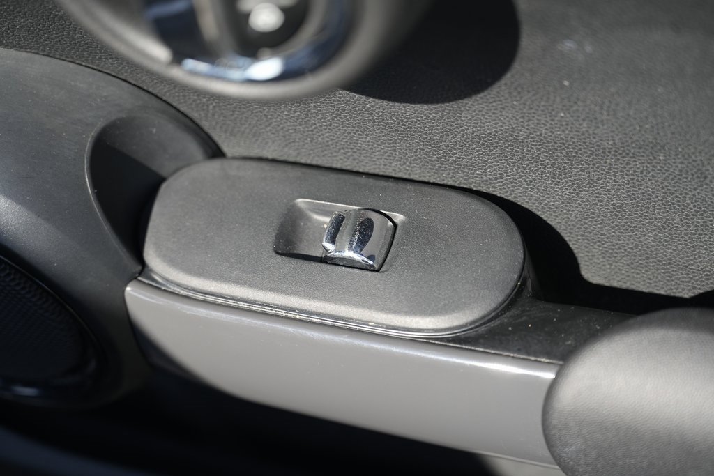 Used 2014 MINI Cooper 2-Door Hardtop image 28