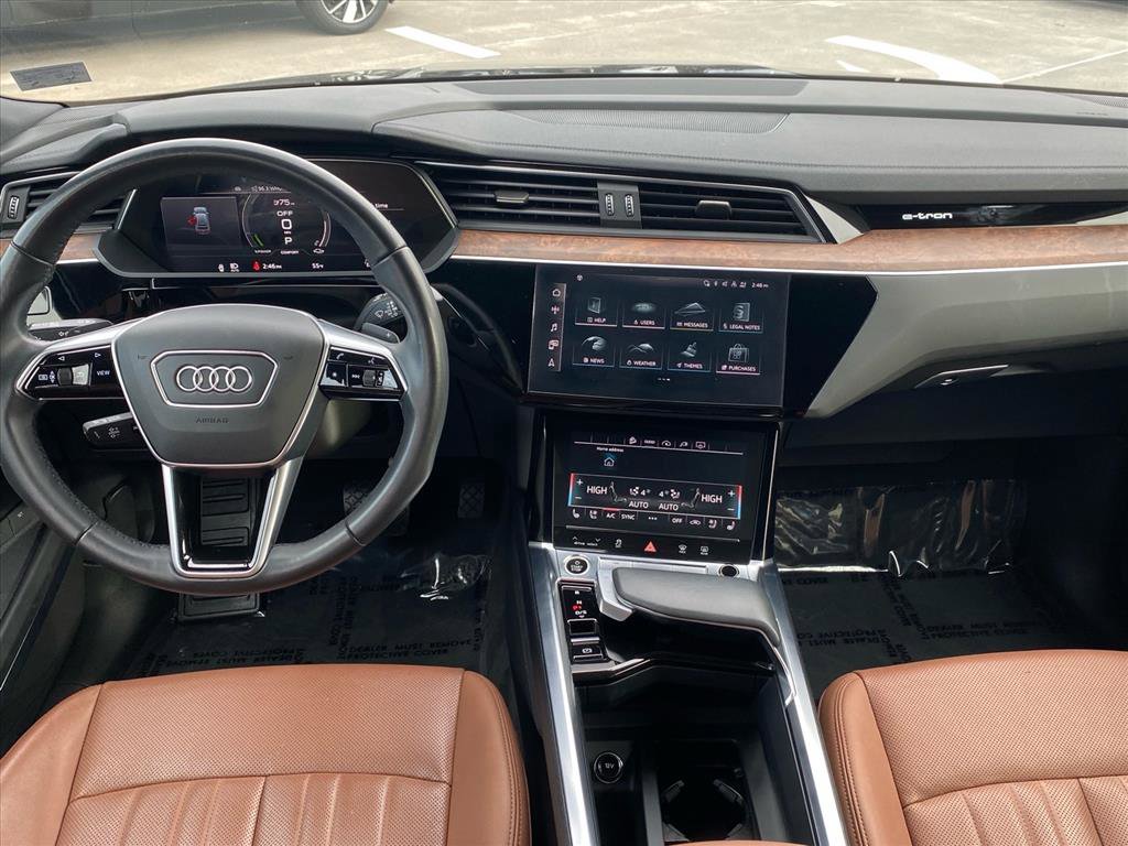 Used 2023 Audi e-tron Premium Plus w/ Premium Plus Package image 11
