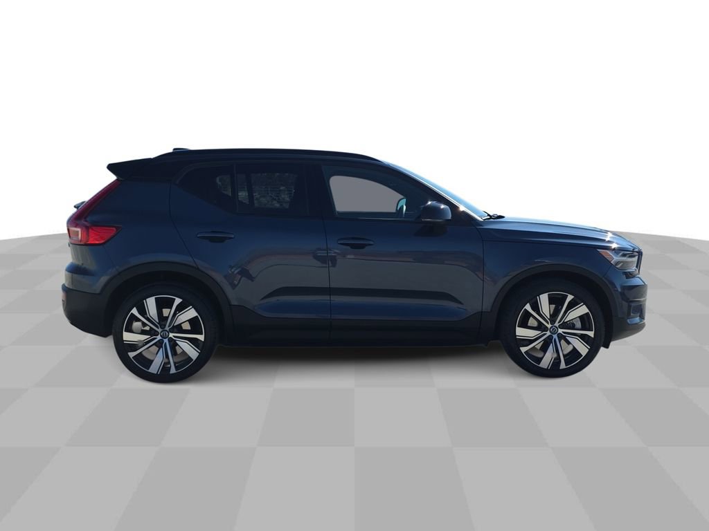 Used 2022 Volvo XC40 P8 Recharge Plus image 9