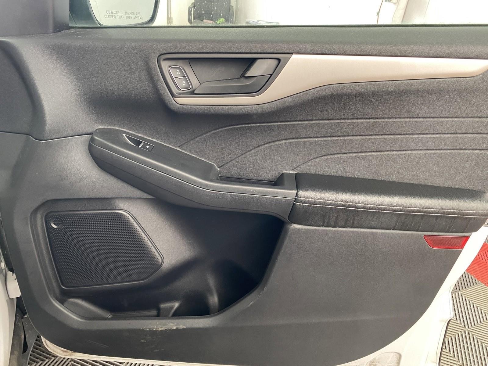 Used 2022 Ford Escape SE w/ Cold Weather Package image 7