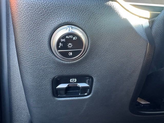 Used 2024 Mercedes-Benz GLC 300 4MATIC image 23