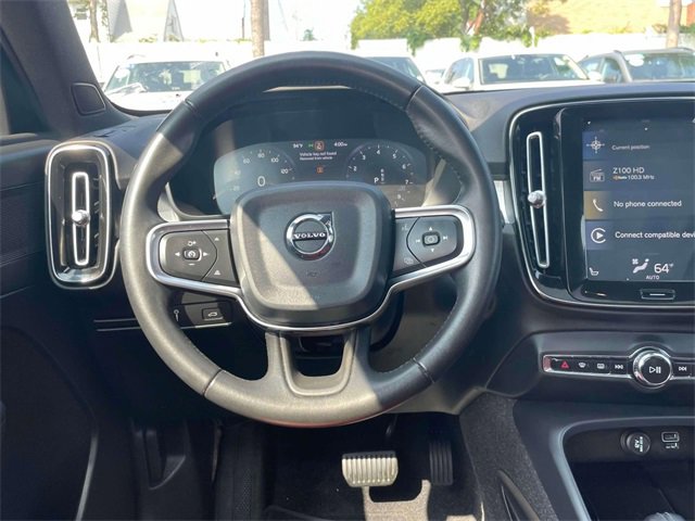 Used 2020 Volvo XC40 T5 Momentum w/ Protection Package Premier image 14