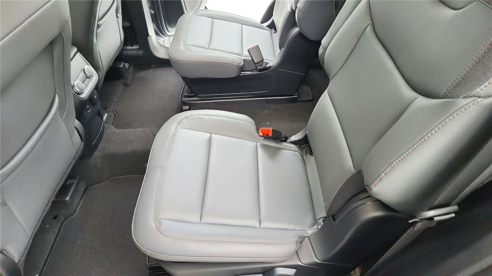 New 2026 Ford Explorer Active image 27