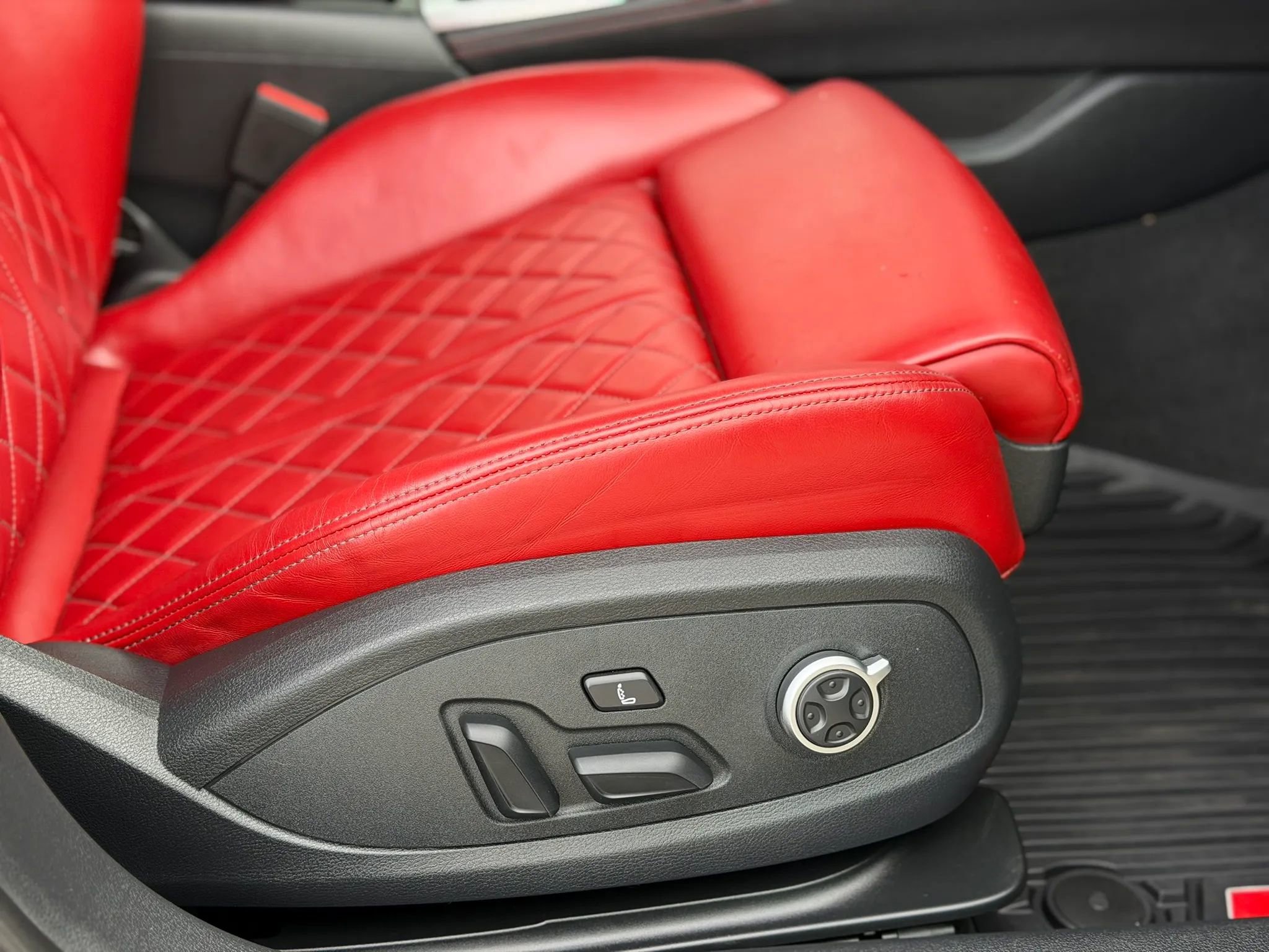 Used 2019 Audi S4 Premium Plus w/ Premium Plus Package image 33