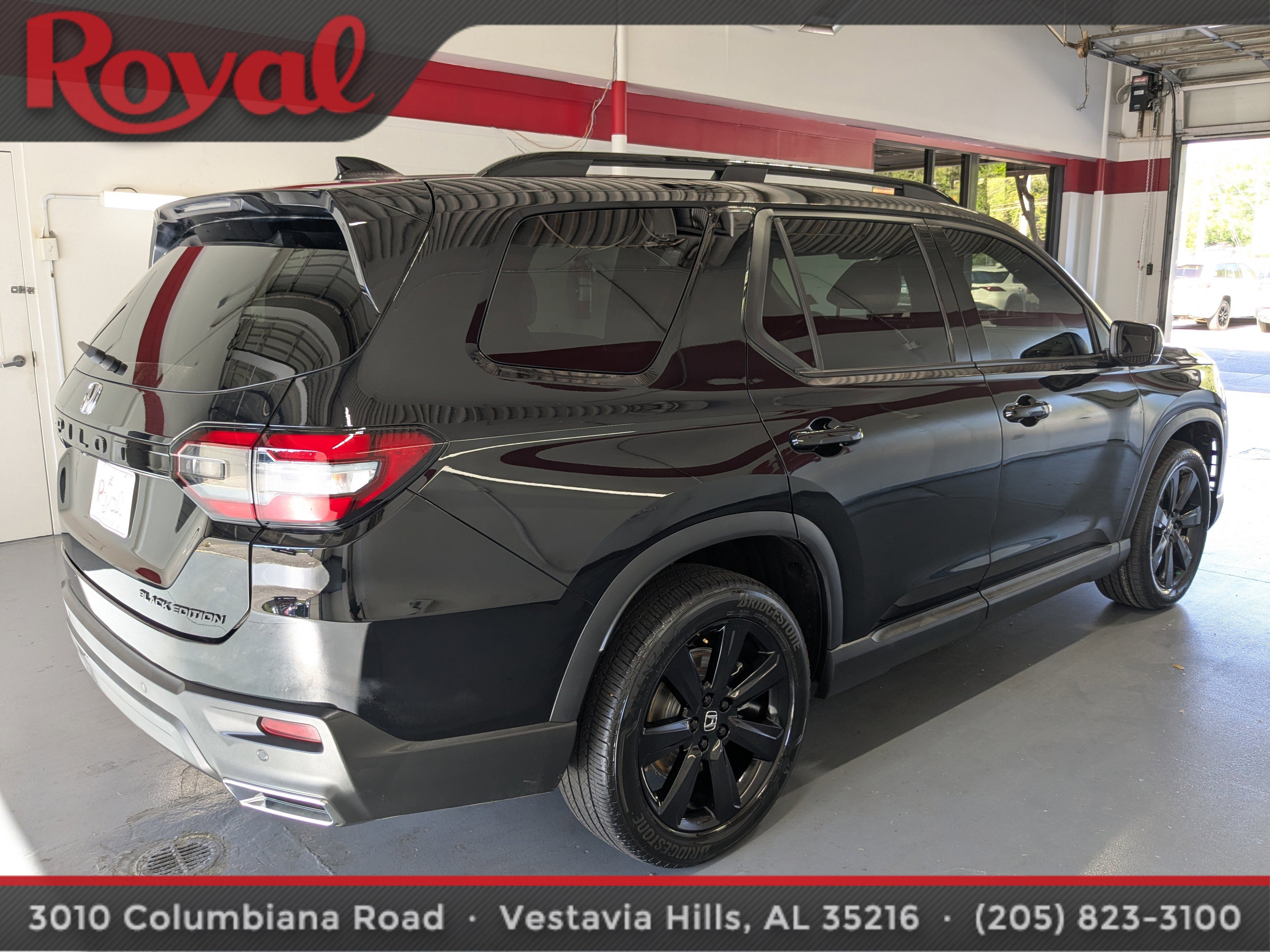 Used 2025 Honda Pilot Black Edition image 4