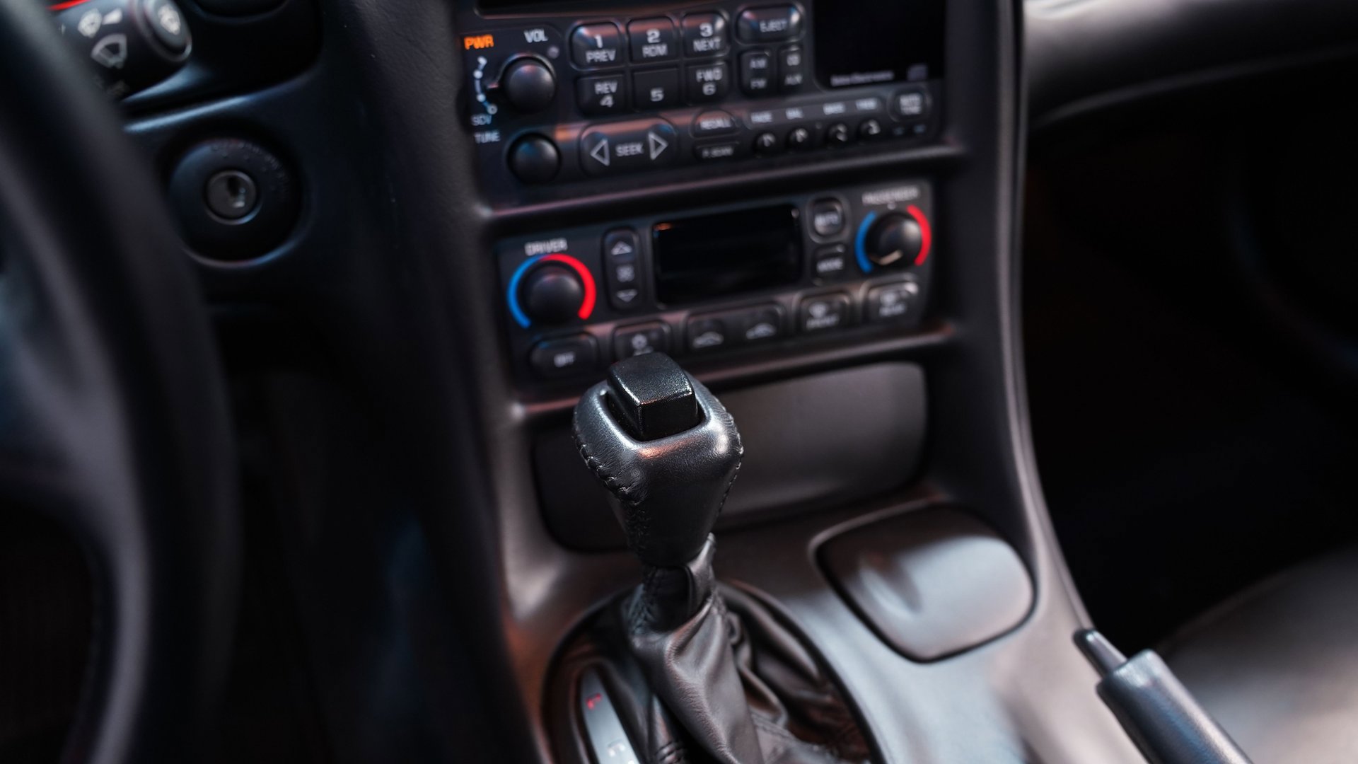 Used 2000 Chevrolet Corvette Coupe w/ Memory Pkg image 37