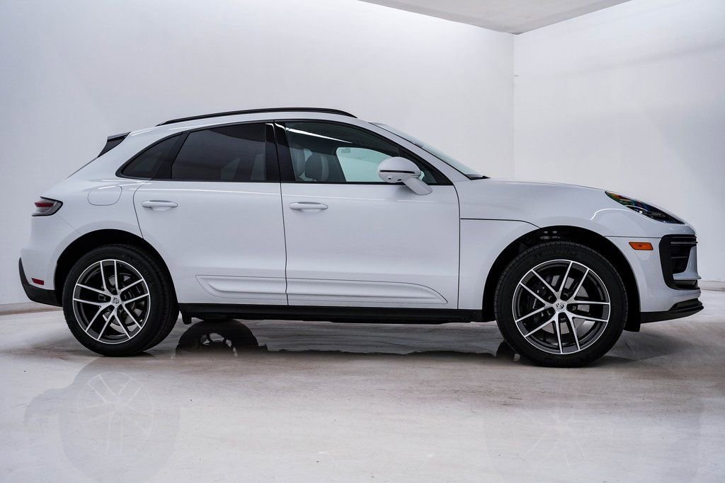 Certified 2025 Porsche Macan image 9