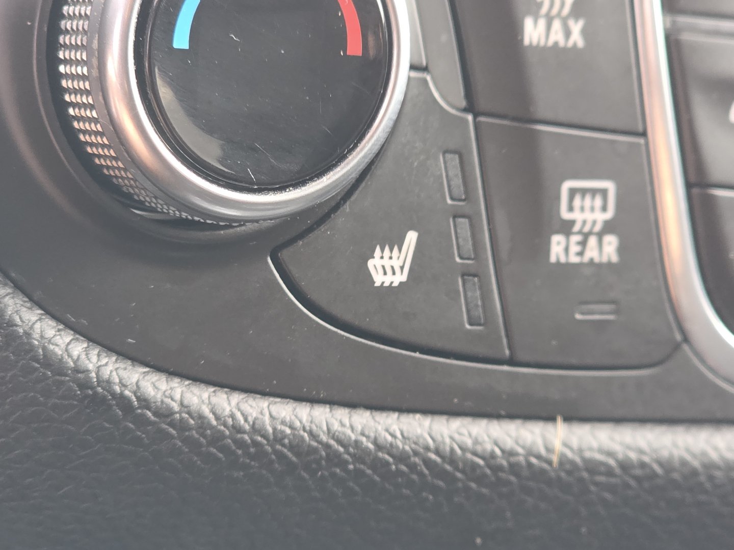 Used 2018 Chevrolet Equinox LT FWD image 4