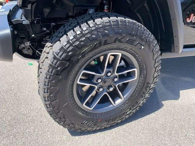 Used 2025 Jeep Gladiator Mojave w/ Convenience Group AWD/4WD image 30