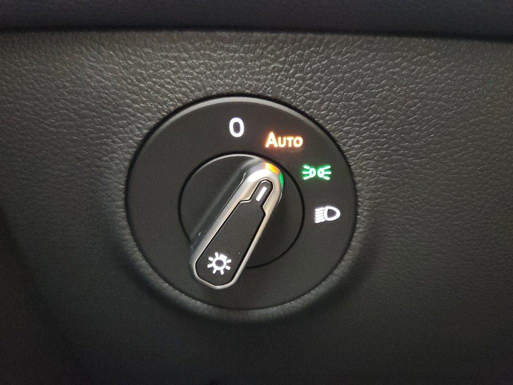 New 2026 Volkswagen Taos SEL image 10