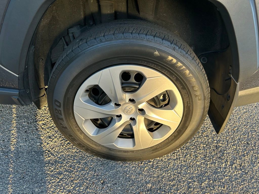 Used 2024 Toyota RAV4 LE image 9