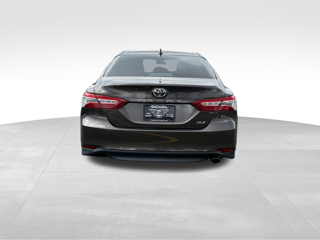 Used 2020 Toyota Camry XLE image 7