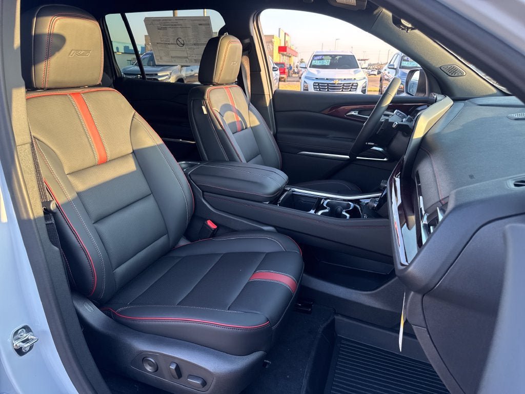 Used 2027 Chevrolet Traverse RS w/ LPO, Floor Liner Package FWD image 11