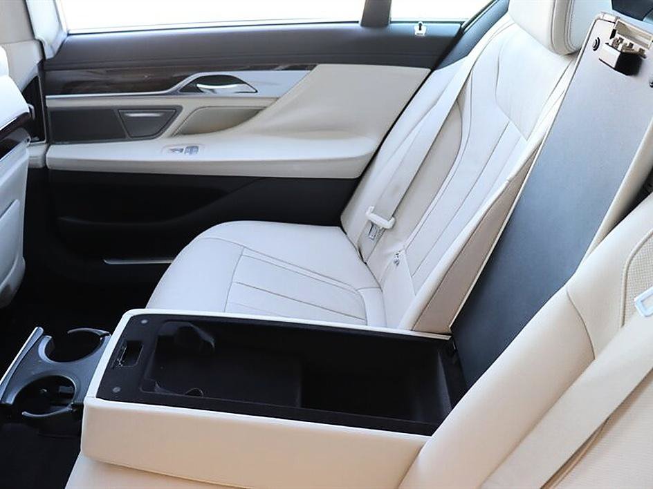 Used 2016 BMW 740i RWD image 25