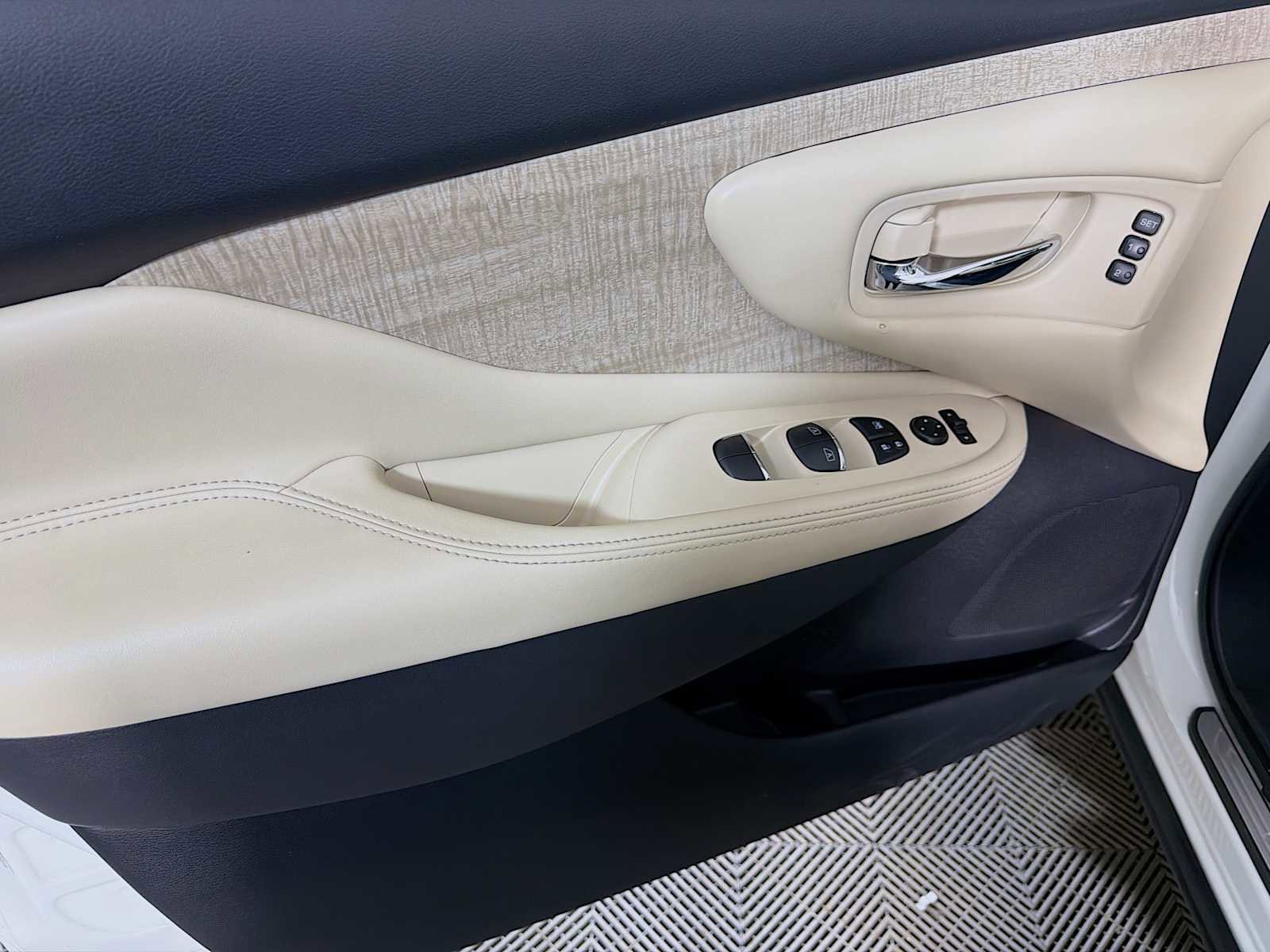 Used 2020 Nissan Murano SL w/ Moonroof Package image 16