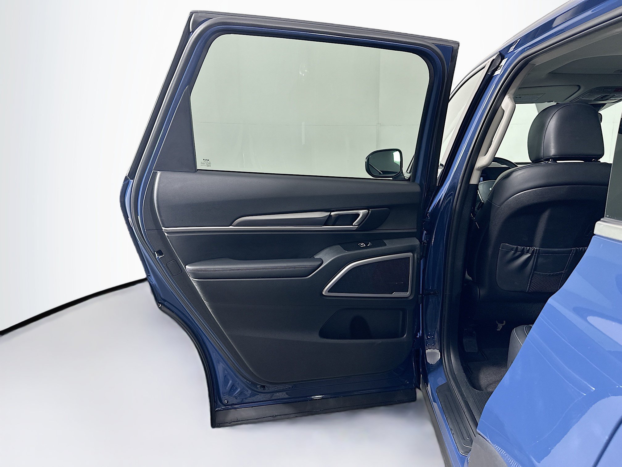 Used 2025 Kia Telluride S FWD image 27