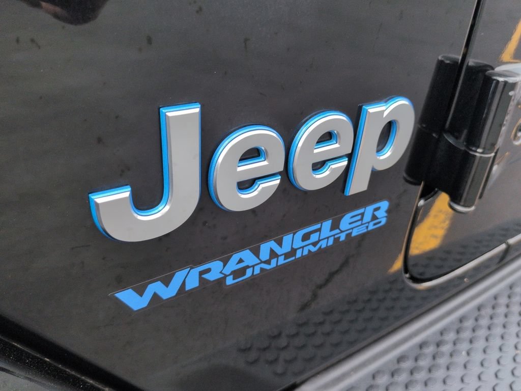 Used 2022 Jeep Wrangler Unlimited Sahara w/ Cold Weather Group AWD/4WD image 30