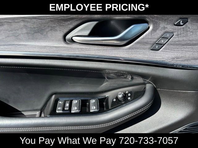 Used 2022 Jeep Grand Cherokee Overland w/ Luxury Tech Group IV AWD/4WD image 12