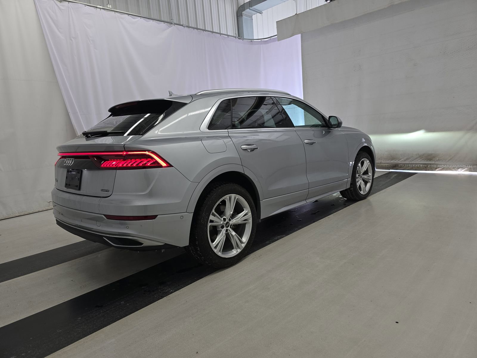 Used 2022 Audi Q8 Premium Plus w/ Premium Plus Package image 2