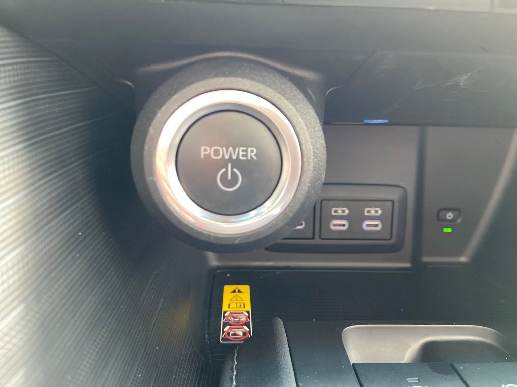 Used 2023 Toyota Venza Nightshade image 29