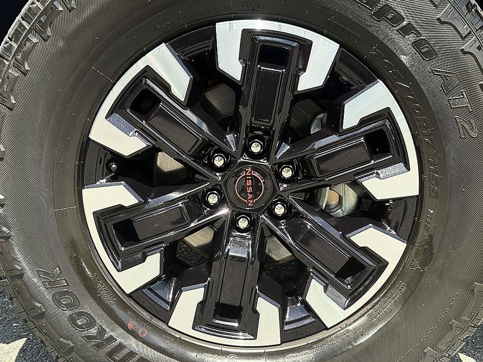Used 2024 Nissan Frontier PRO-4X w/ Off-Road Protection Package AWD/4WD image 8