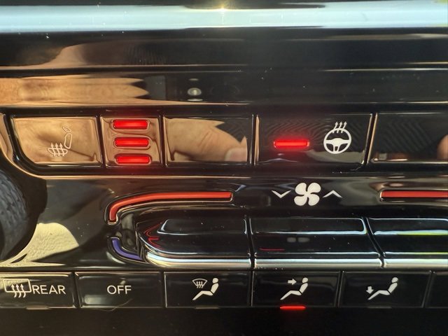 New 2025 Jeep Grand Cherokee Limited w/ Black Appearance Package image 30