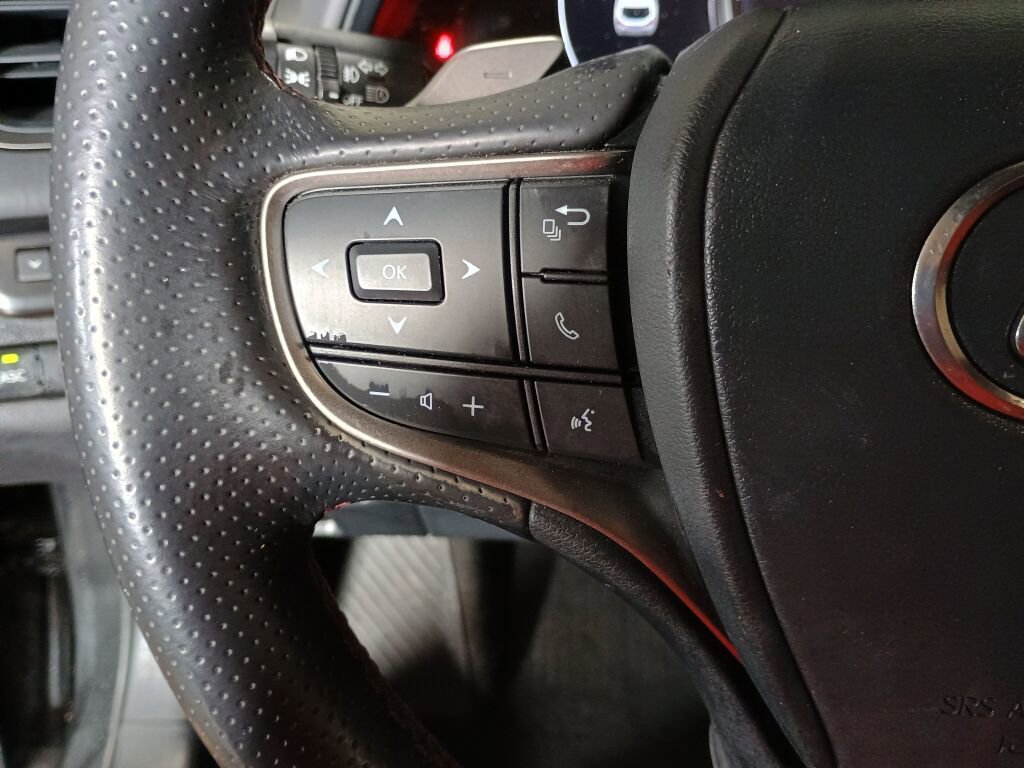 Used 2022 Lexus UX 200 F Sport w/ Accessory Package (Z2) image 10