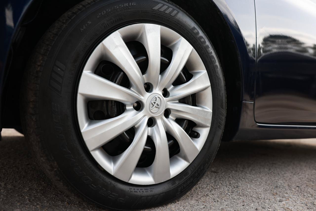 Used 2012 Toyota Corolla LE FWD image 28