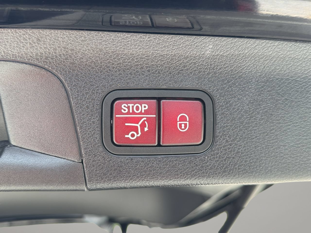 Used 2023 Mercedes-Benz GLS 450 4MATIC image 9