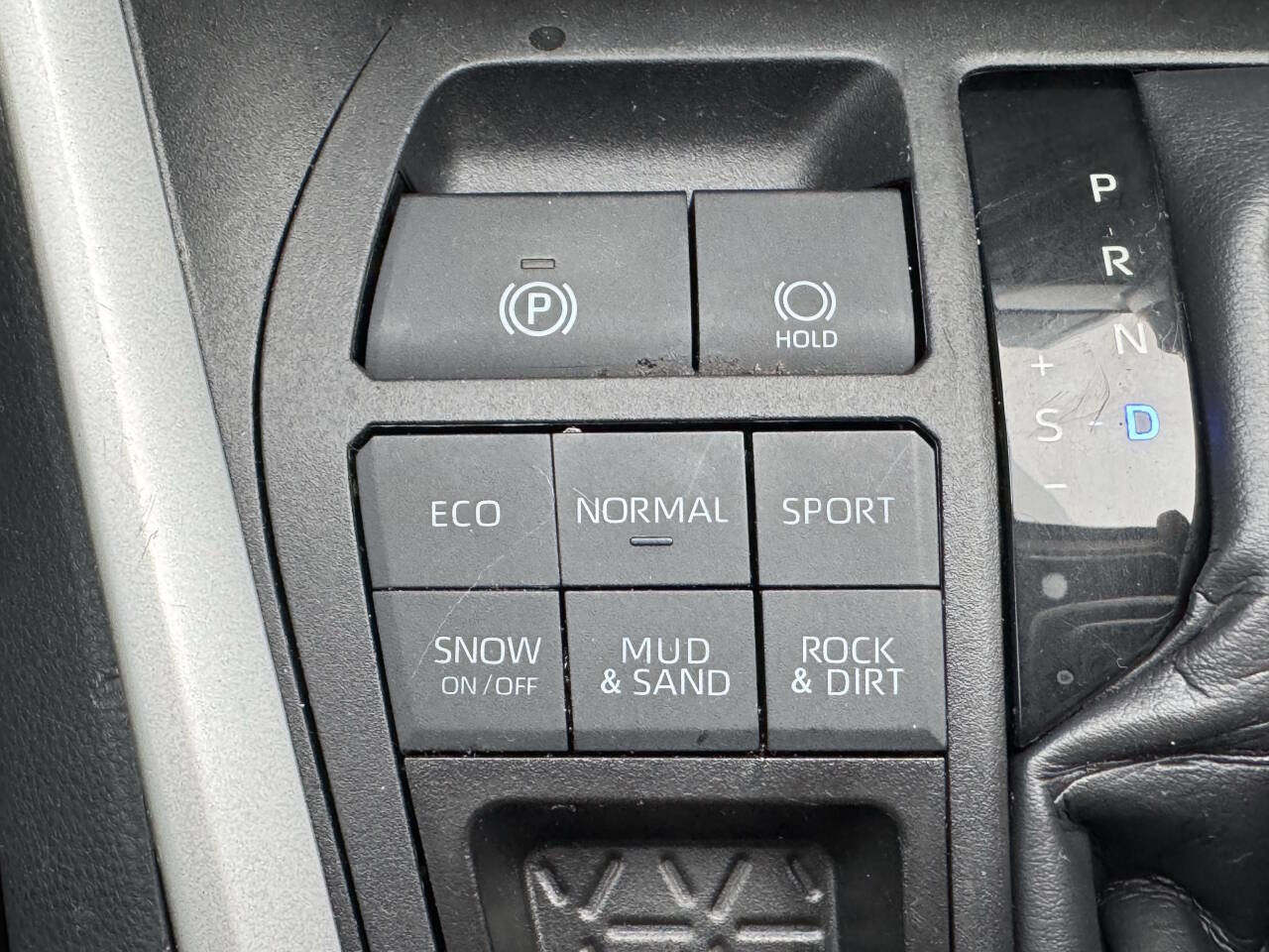 Used 2025 Toyota RAV4 XLE image 37