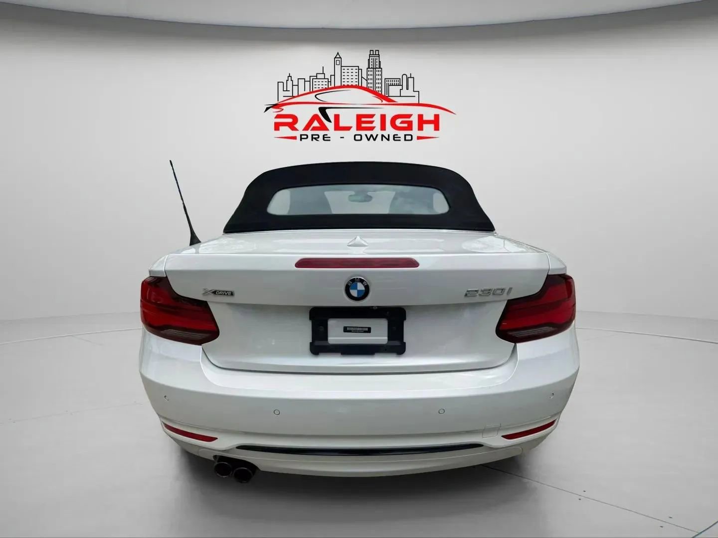 Used 2020 BMW 230i xDrive Convertible w/ Premium Package image 3