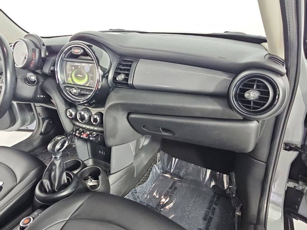 Used 2017 MINI Cooper 4-Door Hardtop FWD image 14