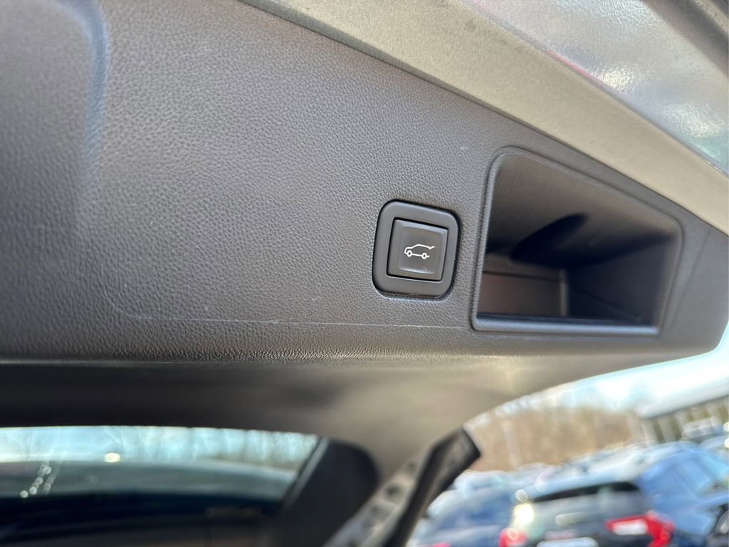 Used 2023 GMC Terrain SLE w/ Driver Convenience Package image 15