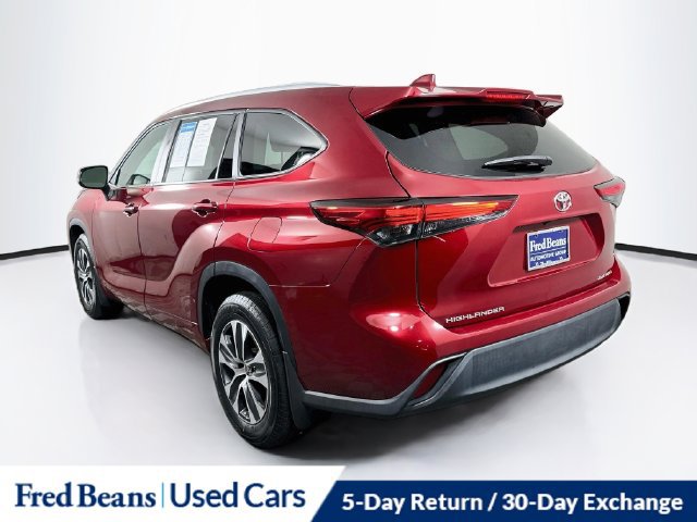 Used 2023 Toyota Highlander XLE AWD/4WD image 6