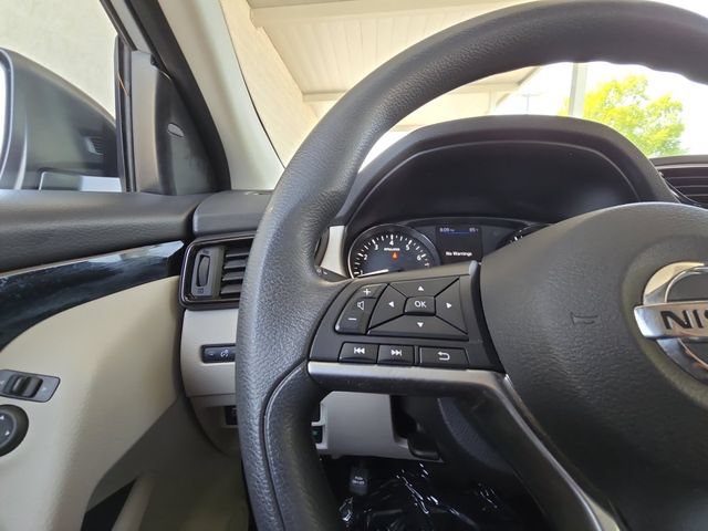 Used 2020 Nissan Rogue Sport SV FWD image 11