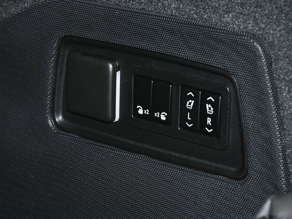 Used 2021 Cadillac Escalade Premium Luxury w/ Driver Assist Tech Package AWD/4WD image 71