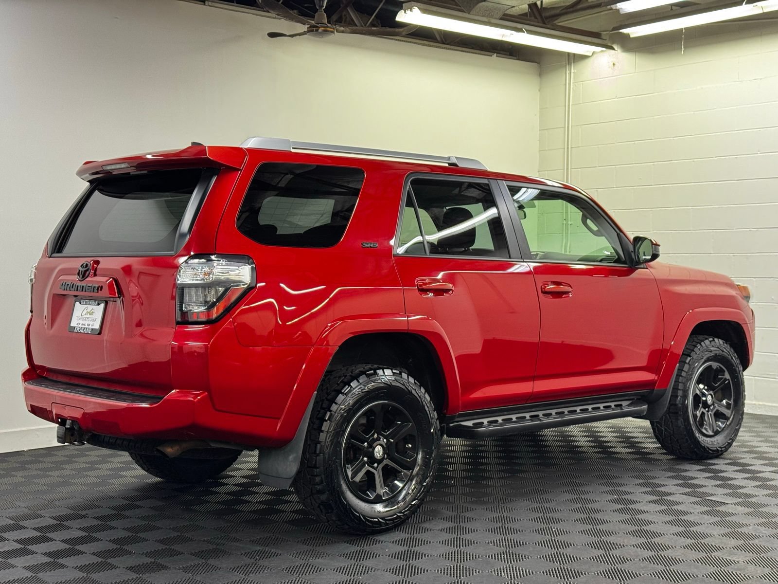 Used 2018 Toyota 4Runner SR5 AWD/4WD image 2